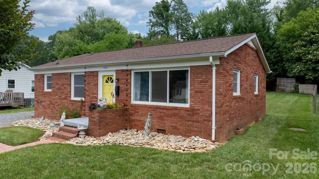 1423 16th Avenue NE Hickory NC 28601