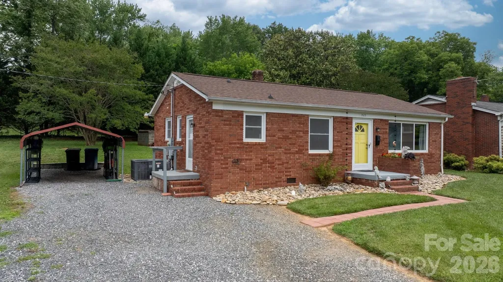 1423 16th Avenue NE Hickory NC 28601