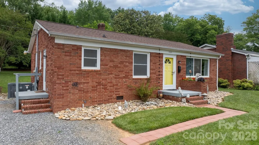 1423 16th Avenue NE Hickory NC 28601