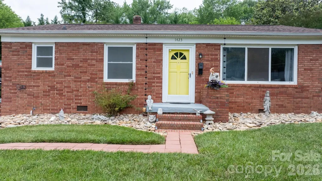 1423 16th Avenue NE Hickory NC 28601