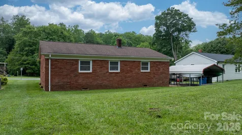 1423 16th Avenue NE Hickory NC 28601