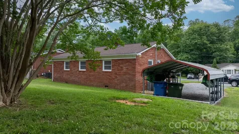 1423 16th Avenue NE Hickory NC 28601