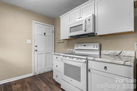 1423 16th Avenue NE Hickory NC 28601
