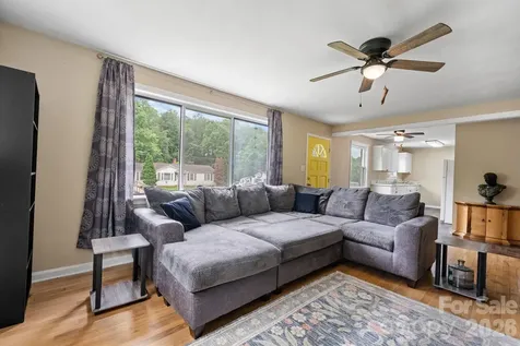 1423 16th Avenue NE Hickory NC 28601