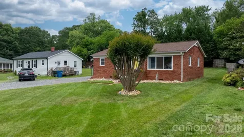 1423 16th Avenue NE Hickory NC 28601