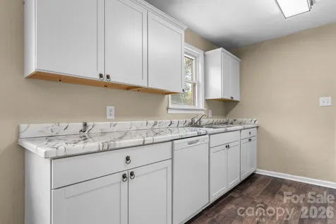 1423 16th Avenue NE Hickory NC 28601