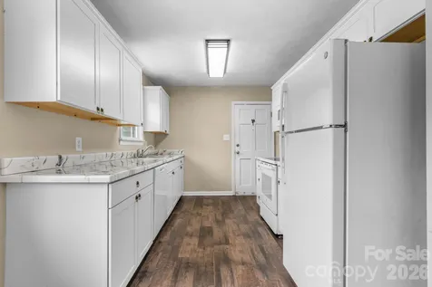 1423 16th Avenue NE Hickory NC 28601
