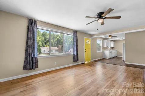 1423 16th Avenue NE Hickory NC 28601