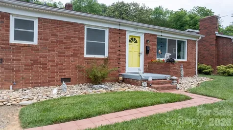 1423 16th Avenue NE Hickory NC 28601