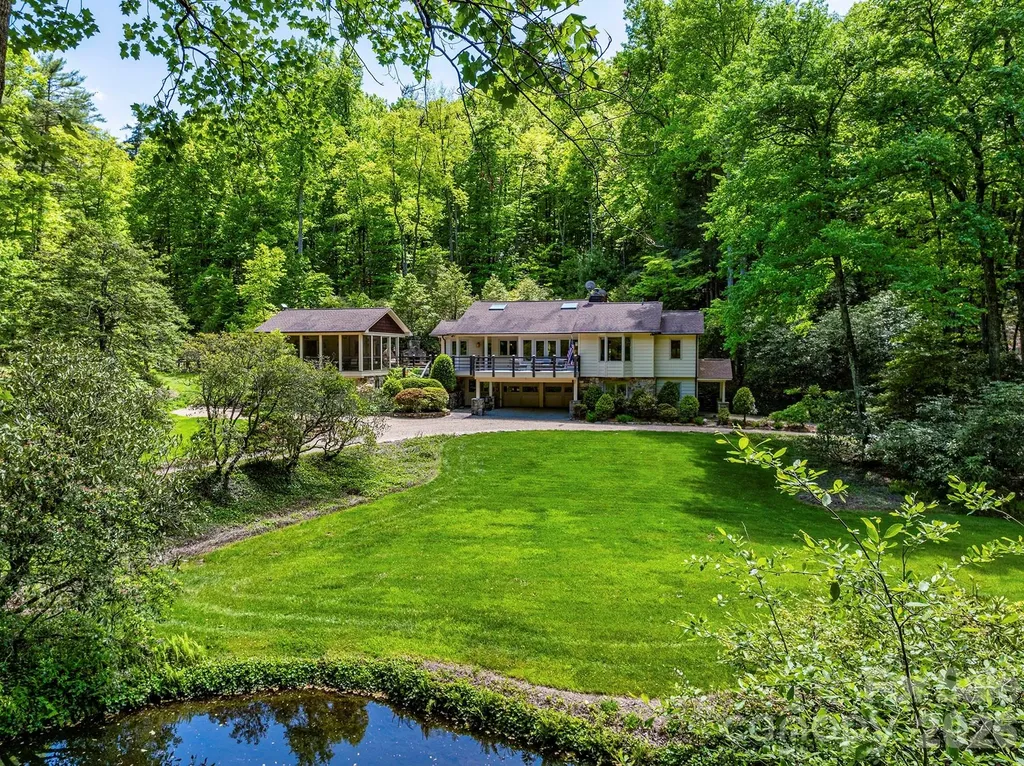 1213 Bull Pen Road Cashiers NC 28717