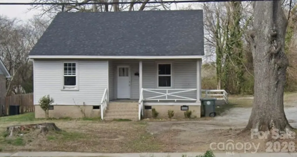 Salisbury NC, 922 N Main Street