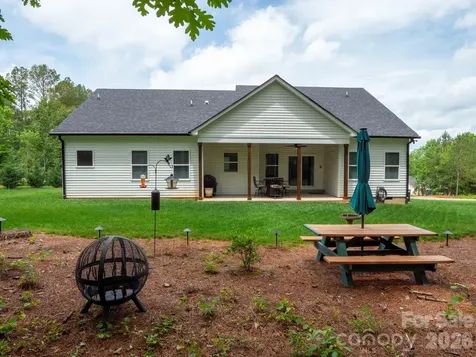 7051 Sparrow Lane Vale NC 28168