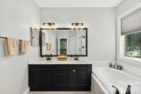 12023 Overlook Mountain Drive Charlotte NC 28216