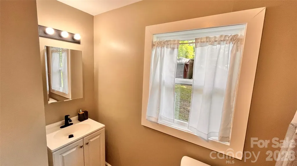 4009 Smokey Creek Road Lenoir NC 28645