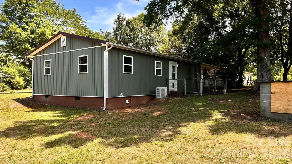 4009 Smokey Creek Road Lenoir NC 28645