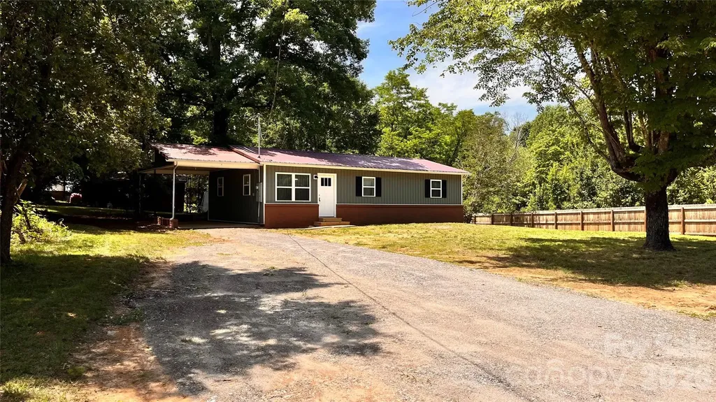 4009 Smokey Creek Road Lenoir NC 28645