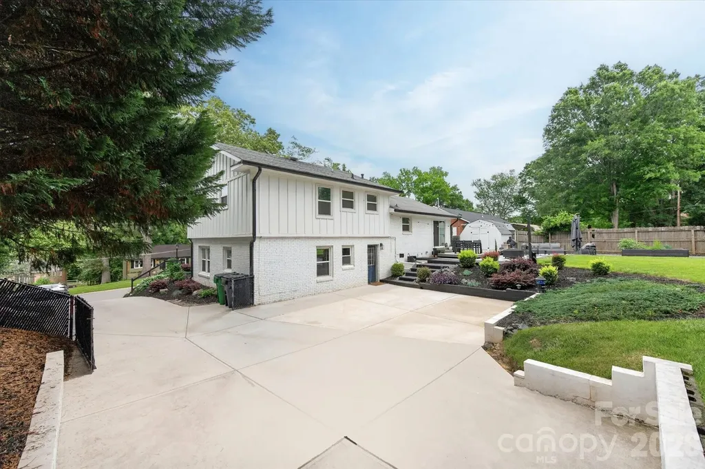 1910 Wensley Drive Charlotte NC 28210
