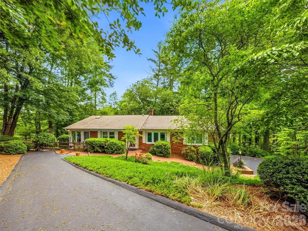 126 Surry Lane Hendersonville NC 28791