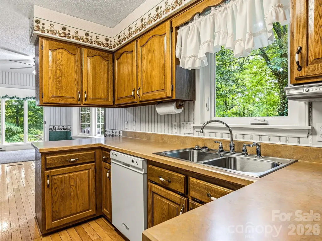 126 Surry Lane Hendersonville NC 28791