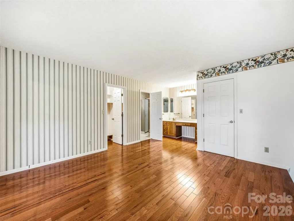 126 Surry Lane Hendersonville NC 28791
