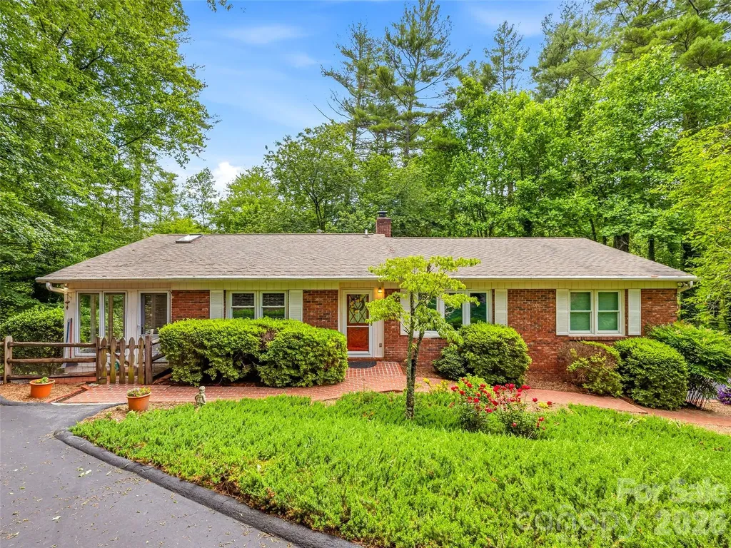 126 Surry Lane Hendersonville NC 28791