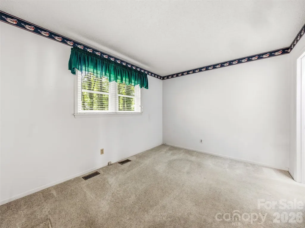 126 Surry Lane Hendersonville NC 28791