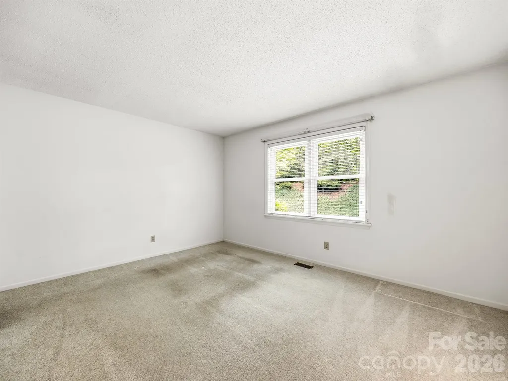 126 Surry Lane Hendersonville NC 28791