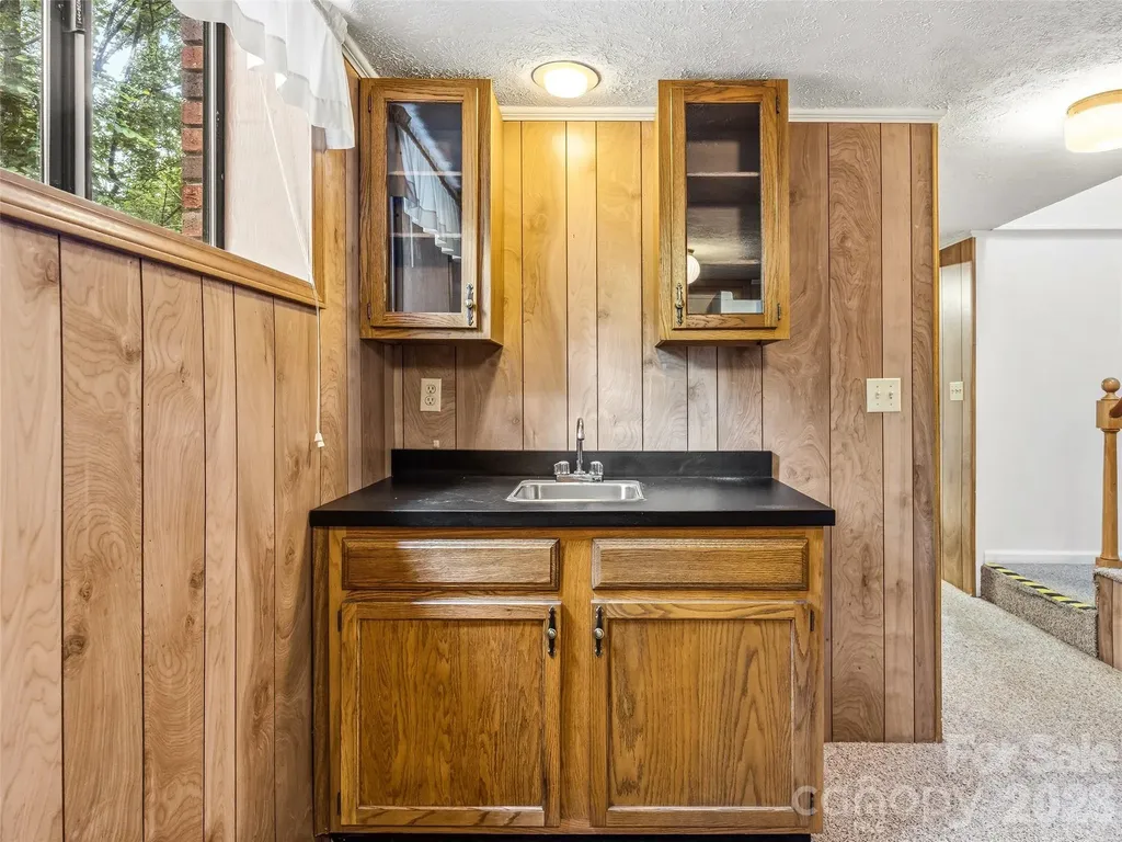 126 Surry Lane Hendersonville NC 28791