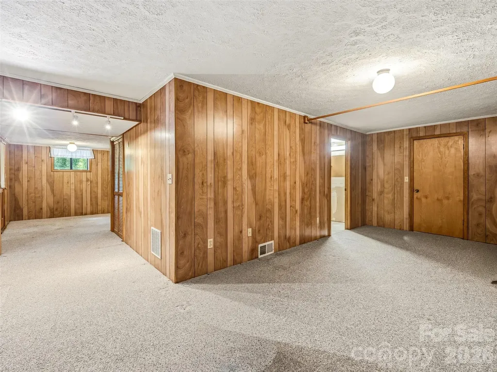 126 Surry Lane Hendersonville NC 28791