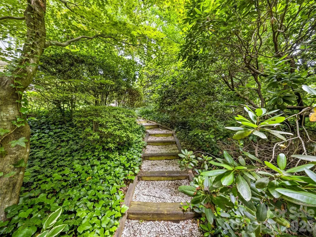 126 Surry Lane Hendersonville NC 28791