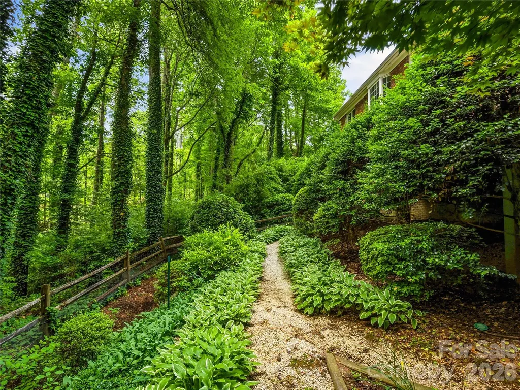 126 Surry Lane Hendersonville NC 28791