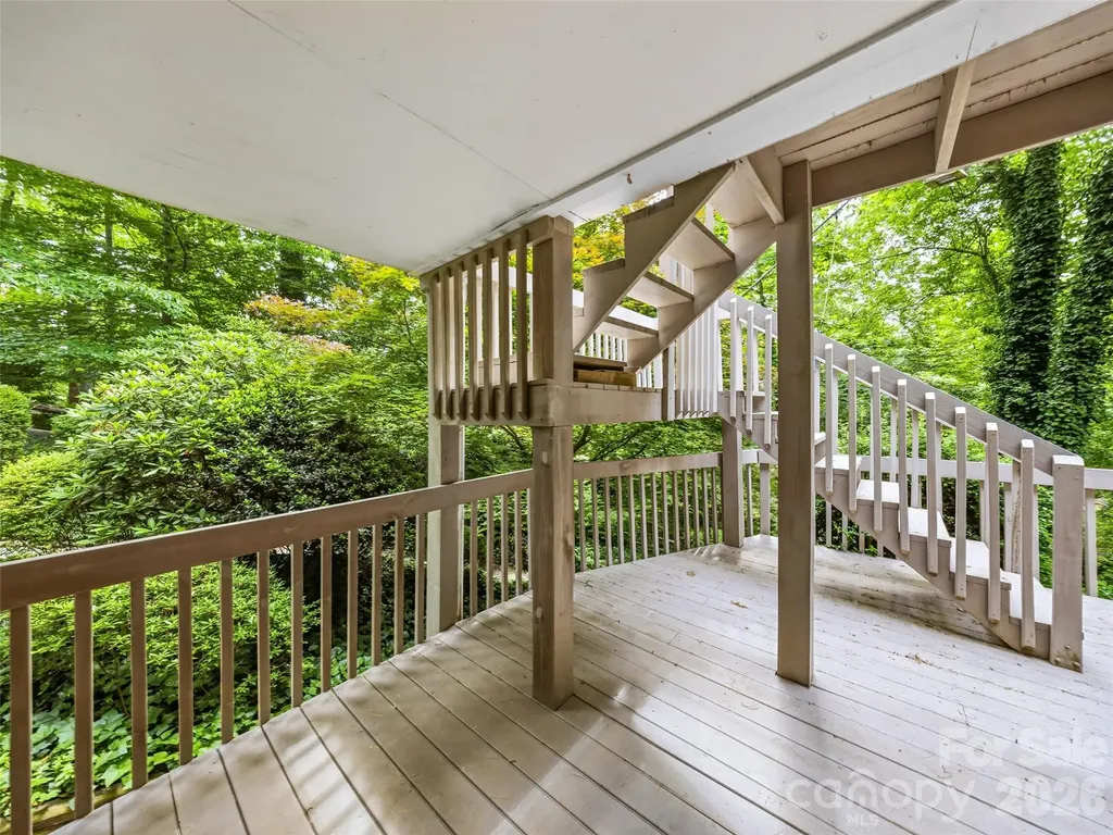 126 Surry Lane Hendersonville NC 28791