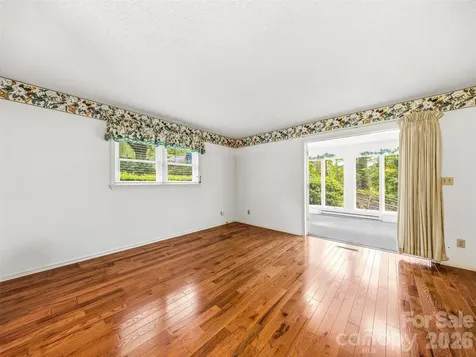 126 Surry Lane Hendersonville NC 28791