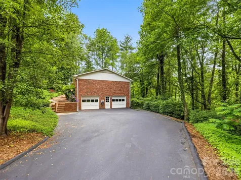 126 Surry Lane Hendersonville NC 28791