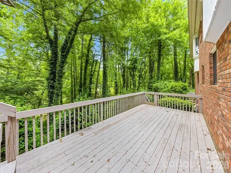 126 Surry Lane Hendersonville NC 28791