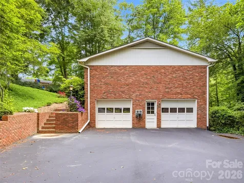 126 Surry Lane Hendersonville NC 28791