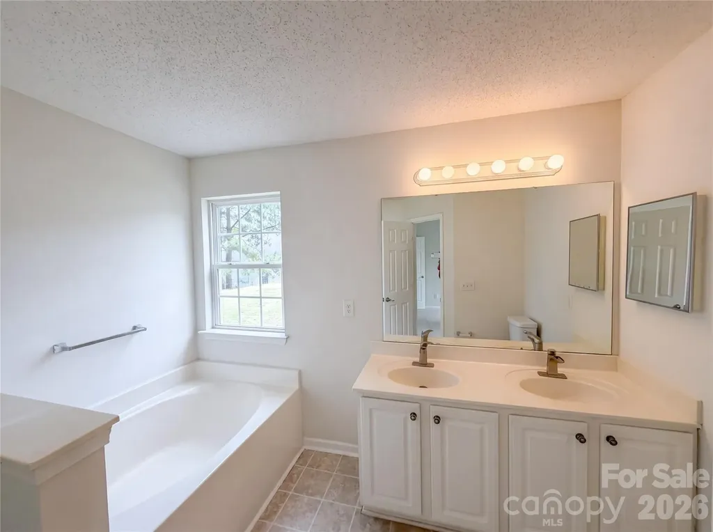 1841 Mission Oaks Street Kannapolis NC 28083
