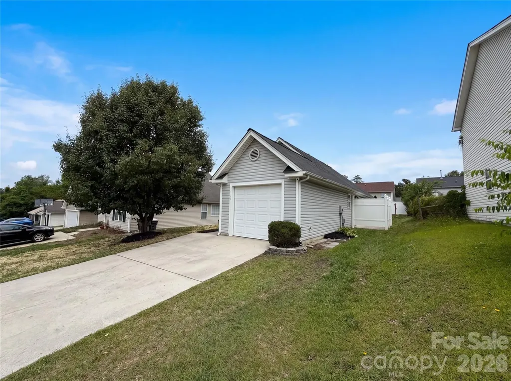 1841 Mission Oaks Street Kannapolis NC 28083
