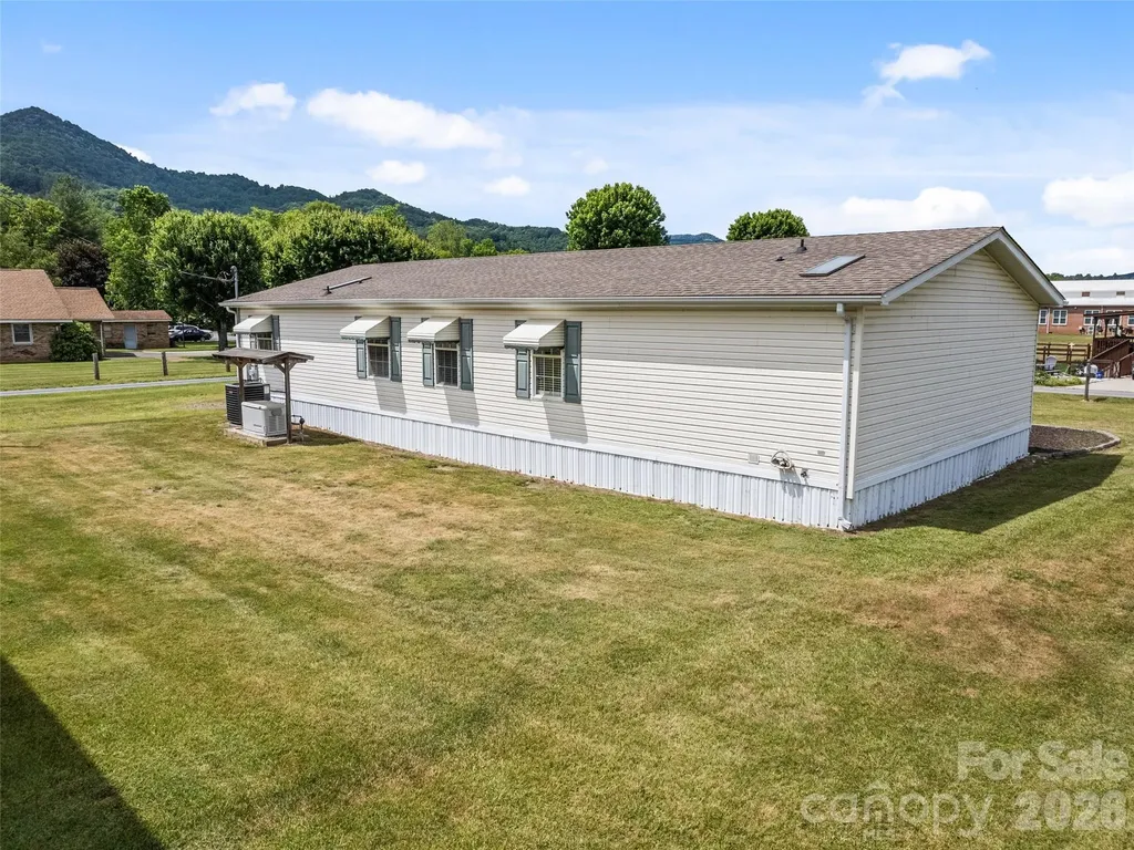 25 Lester Lane Waynesville NC 28785