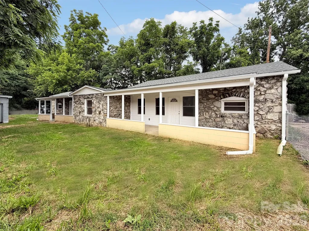 492 Riverbend Street Waynesville NC 28786