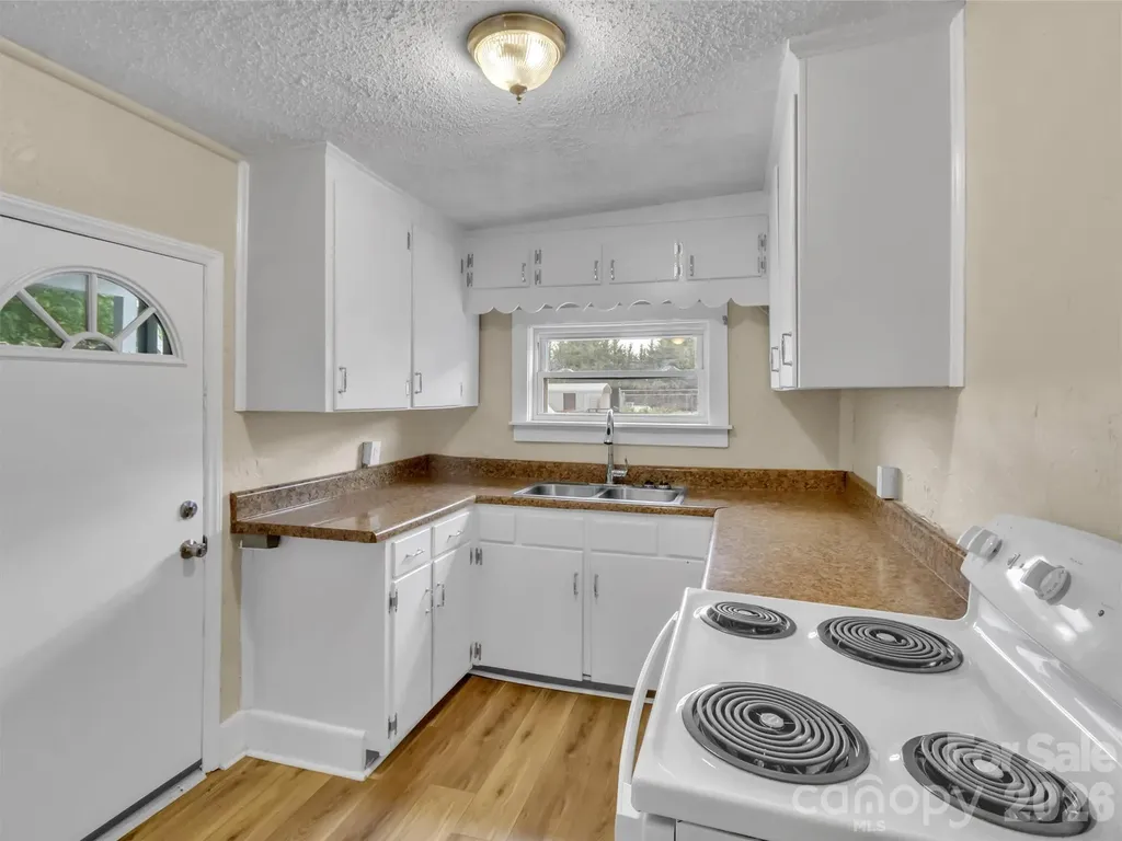 492 Riverbend Street Waynesville NC 28786