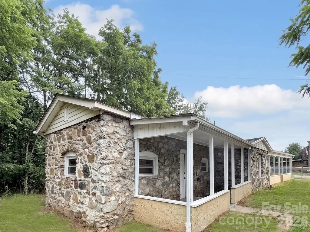 492 Riverbend Street Waynesville NC 28786