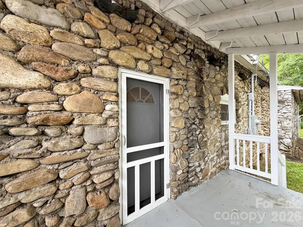 492 Riverbend Street Waynesville NC 28786