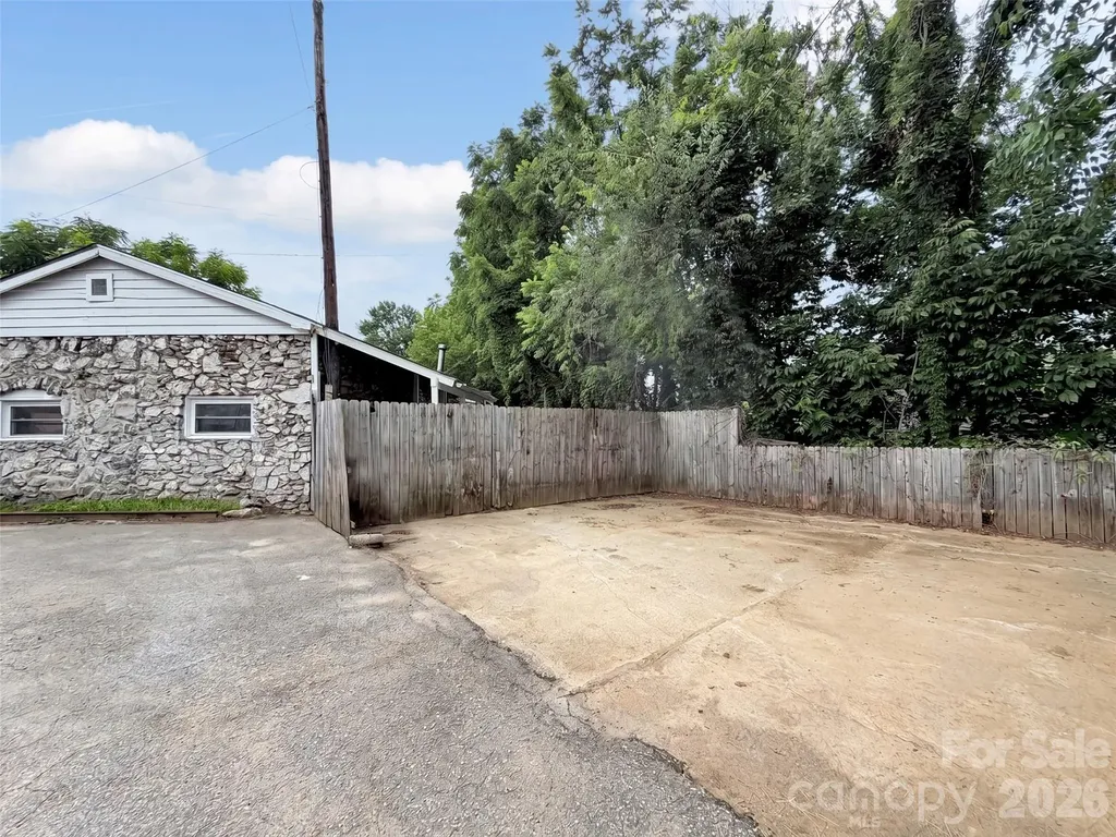 492 Riverbend Street Waynesville NC 28786