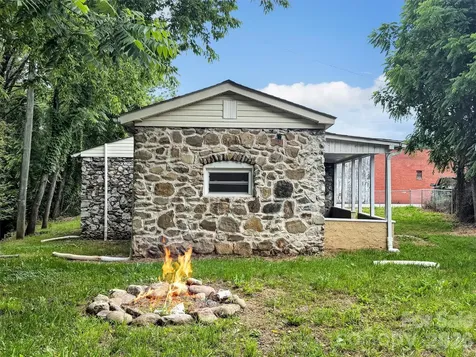 492 Riverbend Street Waynesville NC 28786