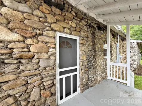 492 Riverbend Street Waynesville NC 28786
