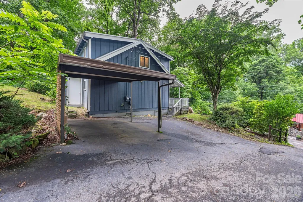 100 Bristol Lane Maggie Valley NC 28751