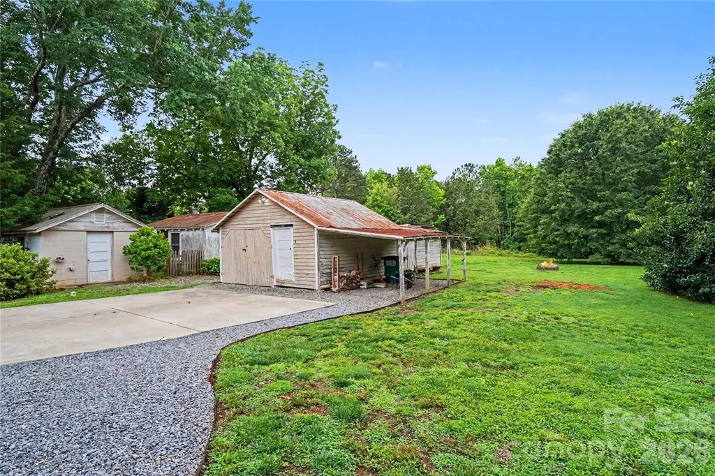 1528 S Point Road Belmont NC 28012