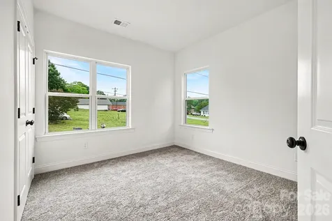 402 Pleasant Avenue Kannapolis NC 28081