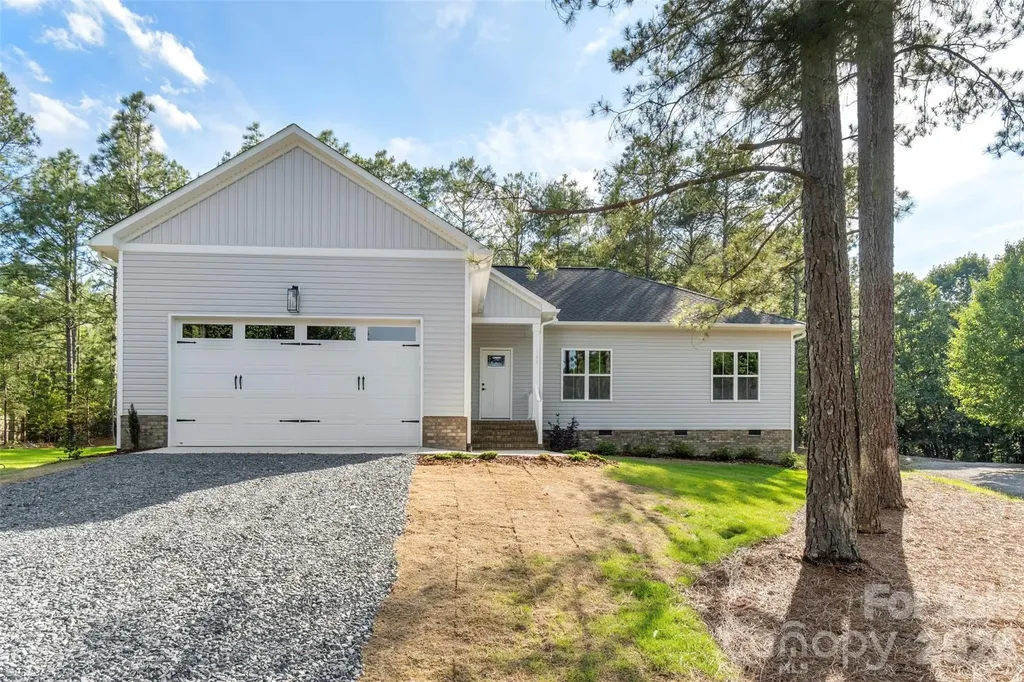 185 Shagbark Court West End NC 27376